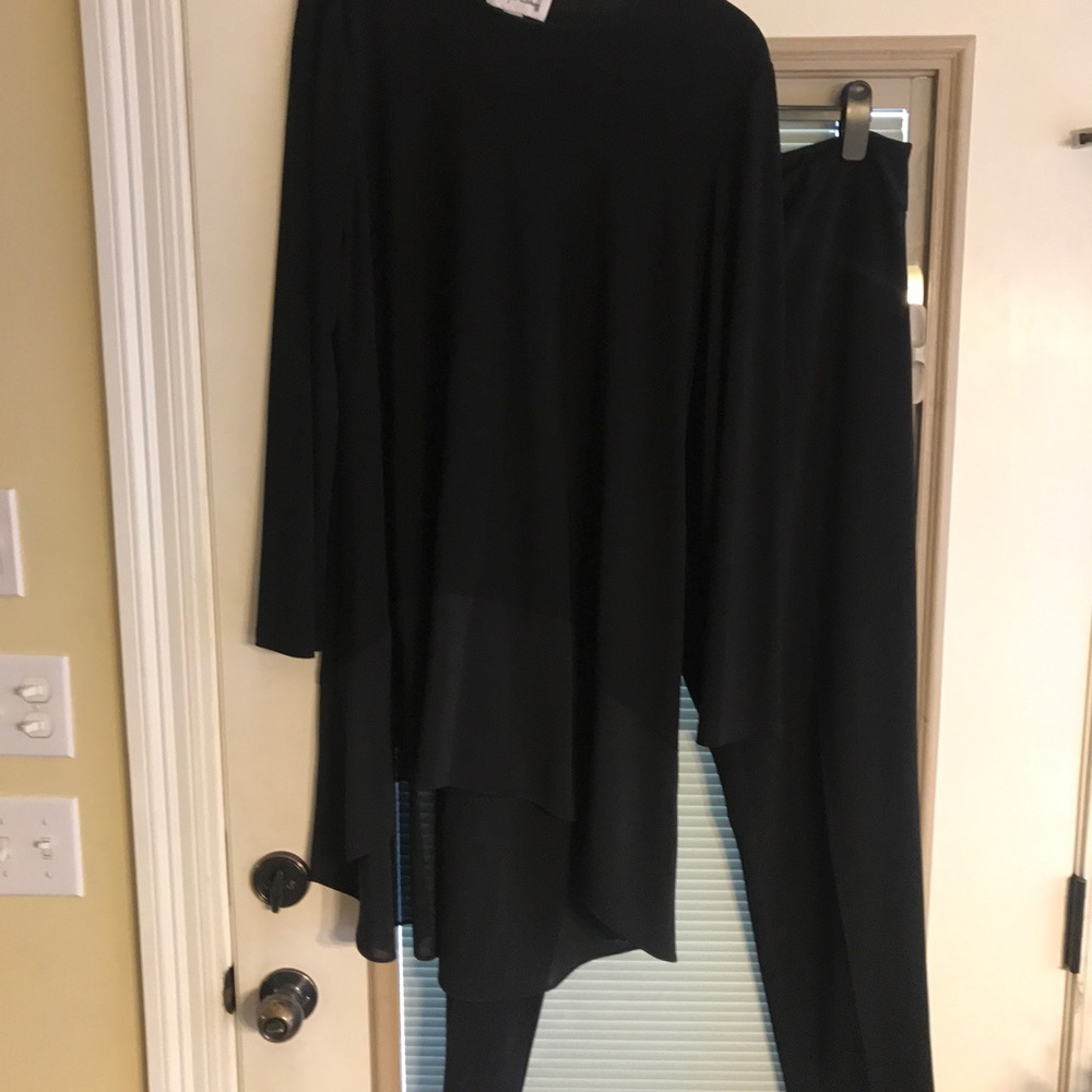 Black top and pants outift